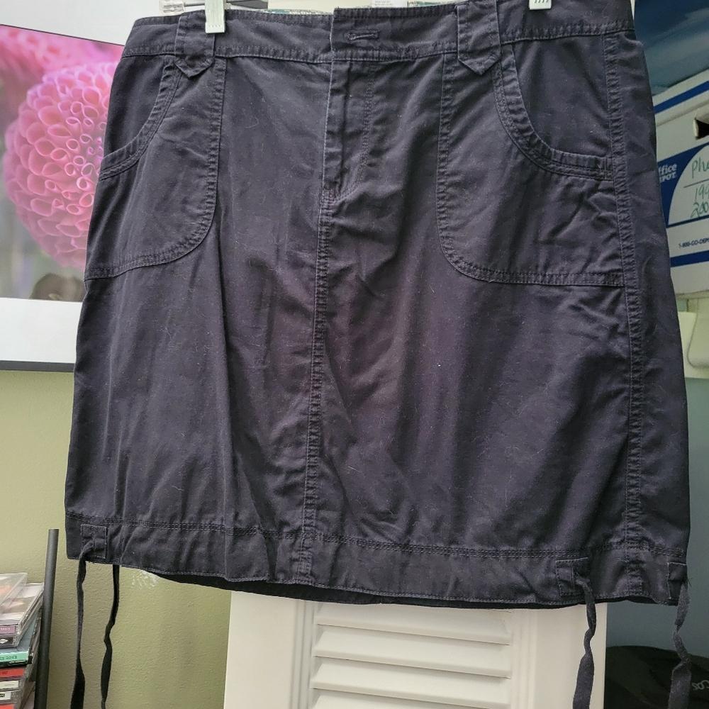 Summer weight cotton skirt with pockets and ties at the hem.